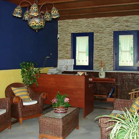 Cortijo Llanos Apartahotel *
