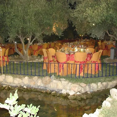 Cortijo Llanos Apartahotel *